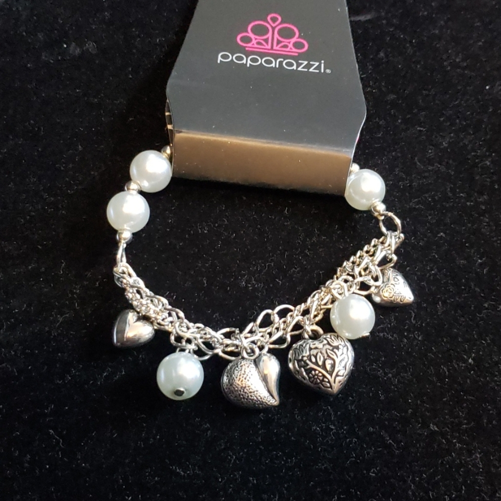 Paparazzi Jewelry: 1year Vintage